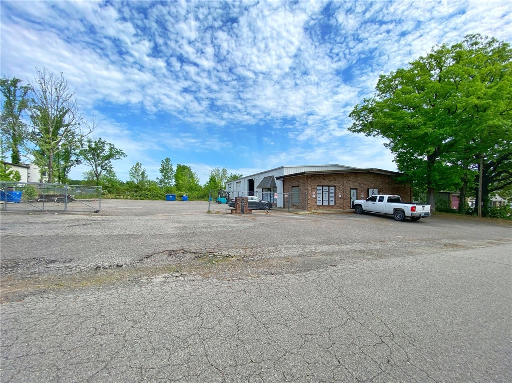 Office and warehouse space located in West Russellville just off Hwy 64 (w. main) and minutes from Interstate 40. This site offers 2,000 sq ft of flexible work space and 3,800 sq ft of warehouse space. Warehouse features 3 14' doors with additional mezzanine storage. Outside is fully fenced lay down yard for equipment or inventory. Property can also be leased at $3,500 per month.