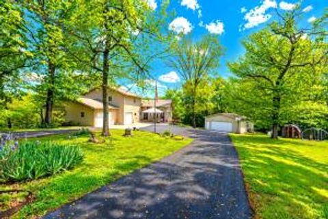 Photo of 18992 Eagle Point Road, Eagle Rock, MO 65641 (MLS # 1344202)