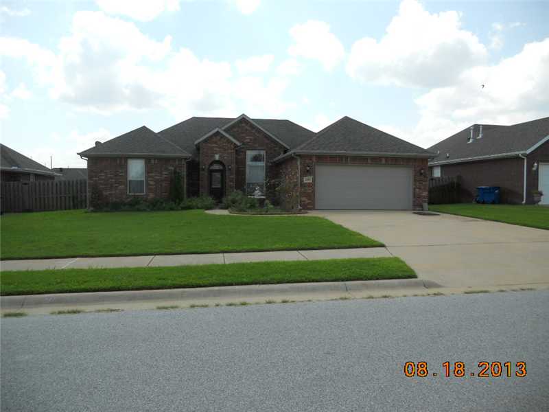Fannie Mae approx 2002 sf 4 bd 2 ba 2 car garage, fenced yard. Fantastic condition and location! More info at homepath.com. Purchase this property for as little as 5% down!Property is approved for HomePath Renovation Mortgage Financing,All offers must be submitted thru HomePath.com online offer system.