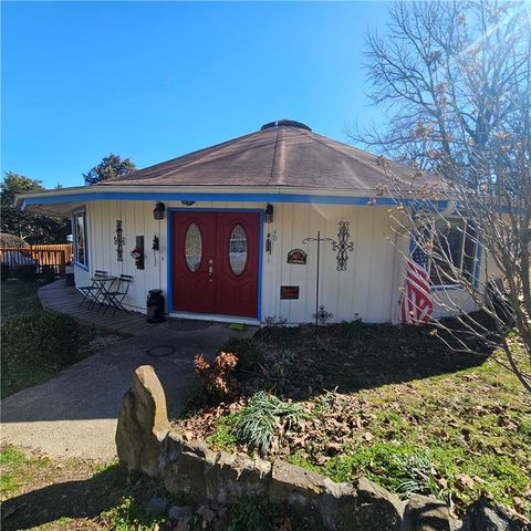 Photo of 40 E Pless Place, Russellville, AR 72802 (MLS # 1336822)