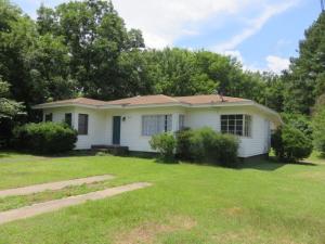 ADORABLE 2 BEDROOM WITH A DEN, LIVING ROOM, and a FORMAL DINIING ROOM! Beautiful hardwood flooring! Delightful kitchen with built in seating. Home was custom built by RANDOLPH FORD.