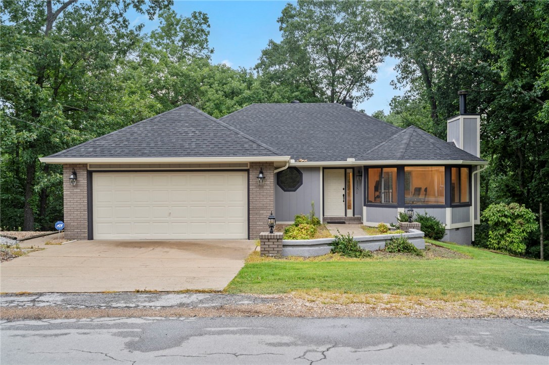 Located in the desirable Wembly subdivision, this charming home offers privacy and convenience with a true “treehouse” feel. Enjoy daily wildlife sightings and wooded views from the spacious back deck—perfect for morning coffee or evening relaxation.
Just minutes from Lake Windsor and the boat ramp, with easy access to Lake Avalon and top-rated mountain biking trails. Take advantage of Bella Vista’s incredible amenities including golf courses, swimming pools, parks, lakes, and more.
Inside, the home features an unfinished basement with endless potential—ideal for storage, a workshop, or future expansion. Whether you're seeking a weekend retreat or a full-time residence, this property offers the best of Bella Vista living.
Don’t miss this opportunity—schedule your showing today!