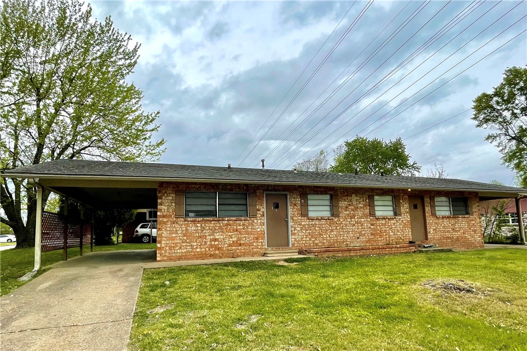Income producing duplex. Conveniently located in Springdale. The only unit that can be viewed is Unit A.