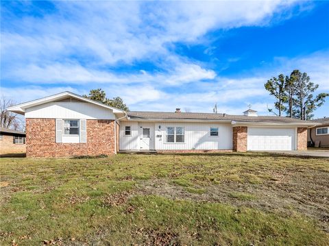 Photo of 905 S 15th Street, Rogers, AR 72758 (MLS # 1332974)