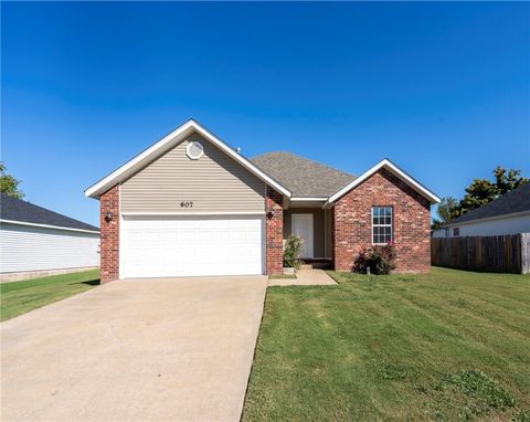 Photo of 607 Amanda, Siloam Springs, AR 72761 (MLS # 1325819) Photo of 607 Amanda, Siloam Springs, AR 72761 (MLS # 1325819)