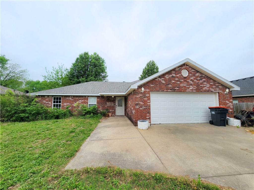 Well built brick home centrally located in Lincoln, Arkansas. Open floorplan with large pantry, separate laundry room and wood privacy fence. Perfect for first time home buyers, down-sizers, or investment. Call today to schedule your showing.