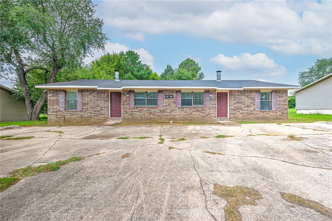 Excellent investment opportunity in West Fayetteville! Freshly remodeled duplex with brick exterior (2 bedrooms / 1 bathroom per side). Brand new flooring, paint, refinished cabinets, counter tops, and new lighting & plumbing fixtures throughout. Brand new kitchen appliances including Refrigerators. Washer/dryer hookups. Conveniently located just under 2 miles from I-49 and only 3 miles to the UofA. Close to bus routes, trails, schools, shopping, restaurants, and all amenities Fayetteville.