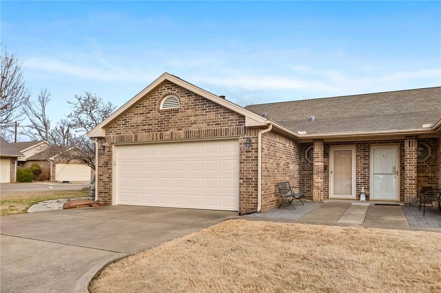 One level, all-brick townhome nestled in the heart of Rogers that is move-in ready! This 2 bdmr, 2 bath home features vaulted ceilings, sky lights, built-ins, pantry and ceramic tile throughout. Immaculately cared for w/ newer roof, HVAC, hot water heater & garage door/motor, and comes w/ kitchen refrigerator, washer and dryer. Don't miss the 21'3 x 9'9 sunroom, perfect for escaping the inside, while still being cozy but enjoying the outdoor views.
**Professional Photos Coming Soon**