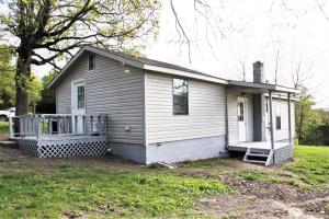 2 bedroom 1 bath home. New paint & floor covering. Read to move into. Need extra income? The detached efficiency apartment included.