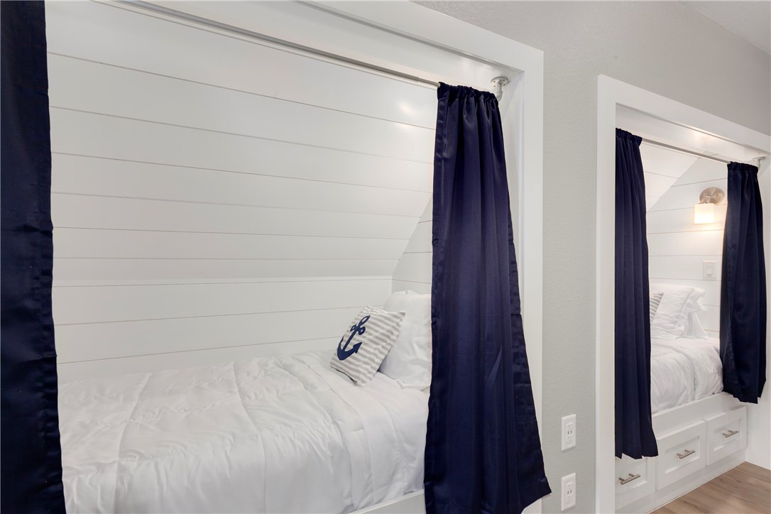 Shady Cove Sub - Residential