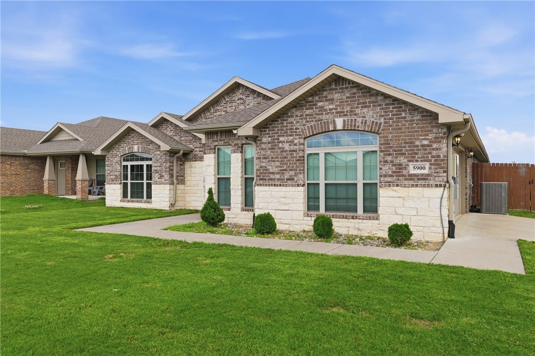 5900 NW Meade Street - Photo 2