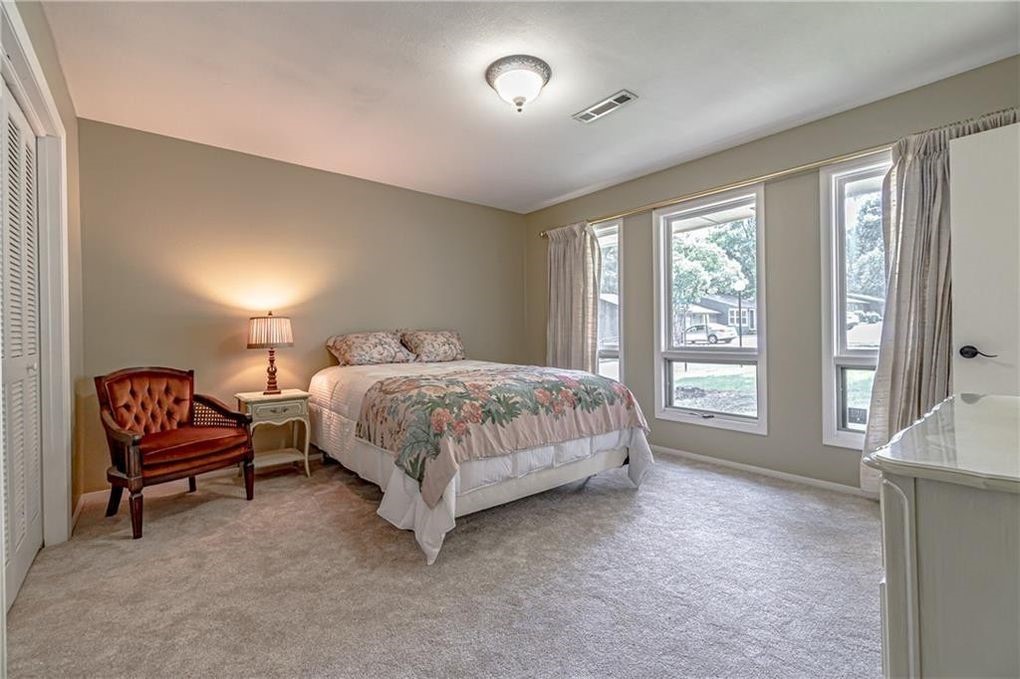 Drake Courts - Residential Lease