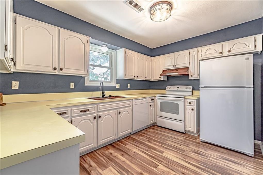 Drake Courts - Residential Lease