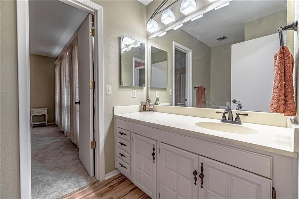 Drake Courts - Residential Lease