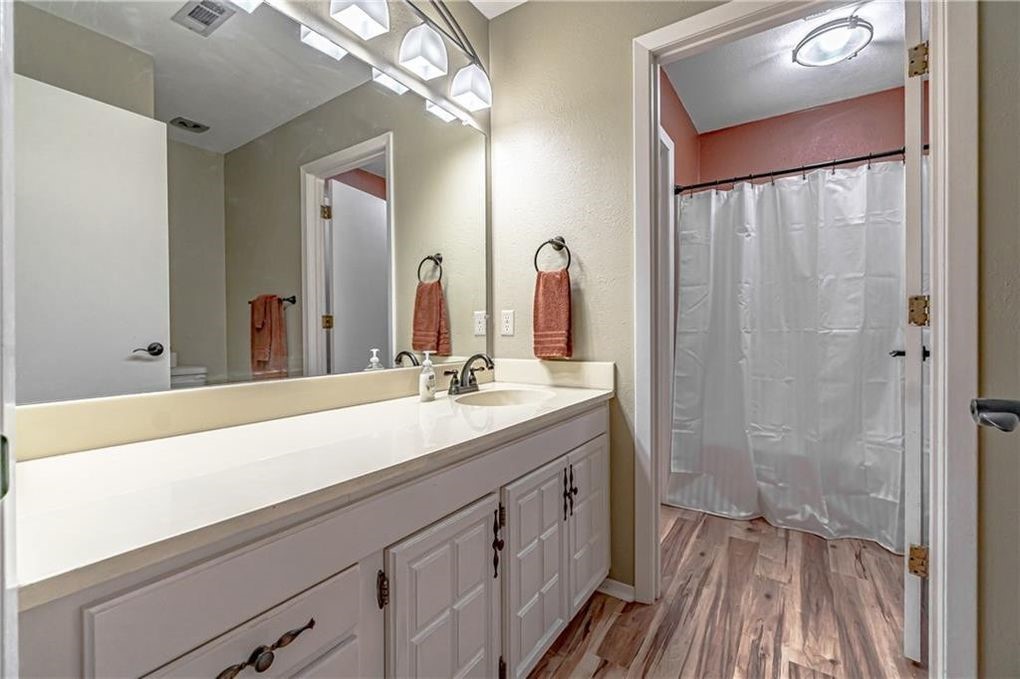 Drake Courts - Residential Lease