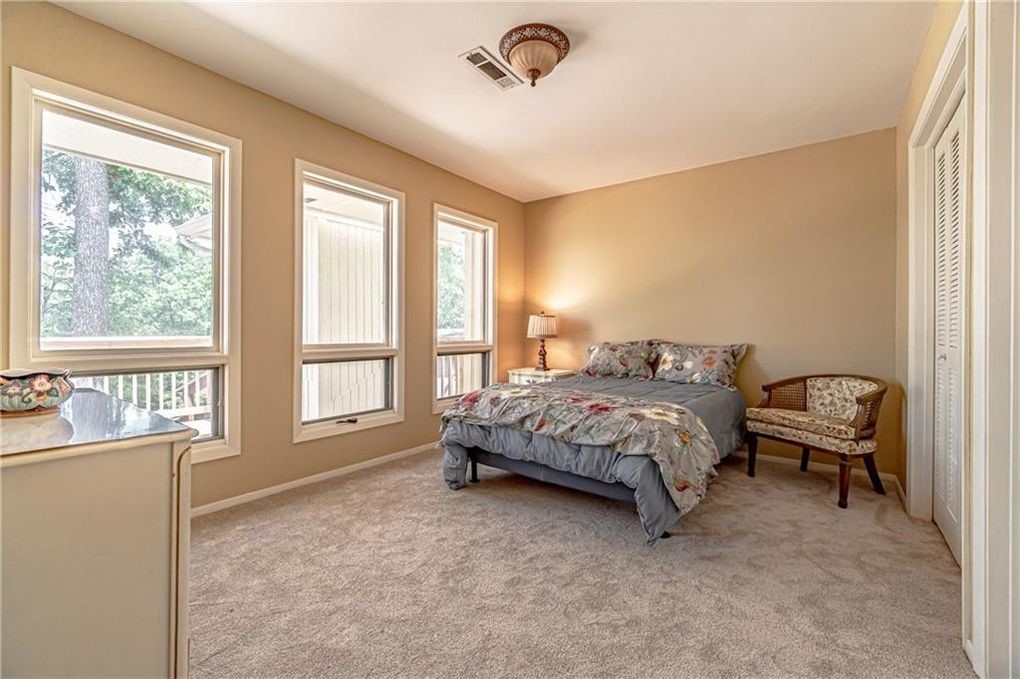 Drake Courts - Residential Lease