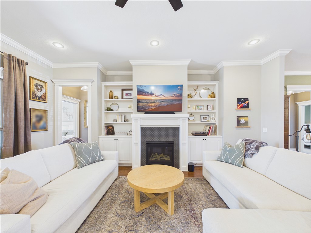 Grand Pointe Sub Rogers - Residential