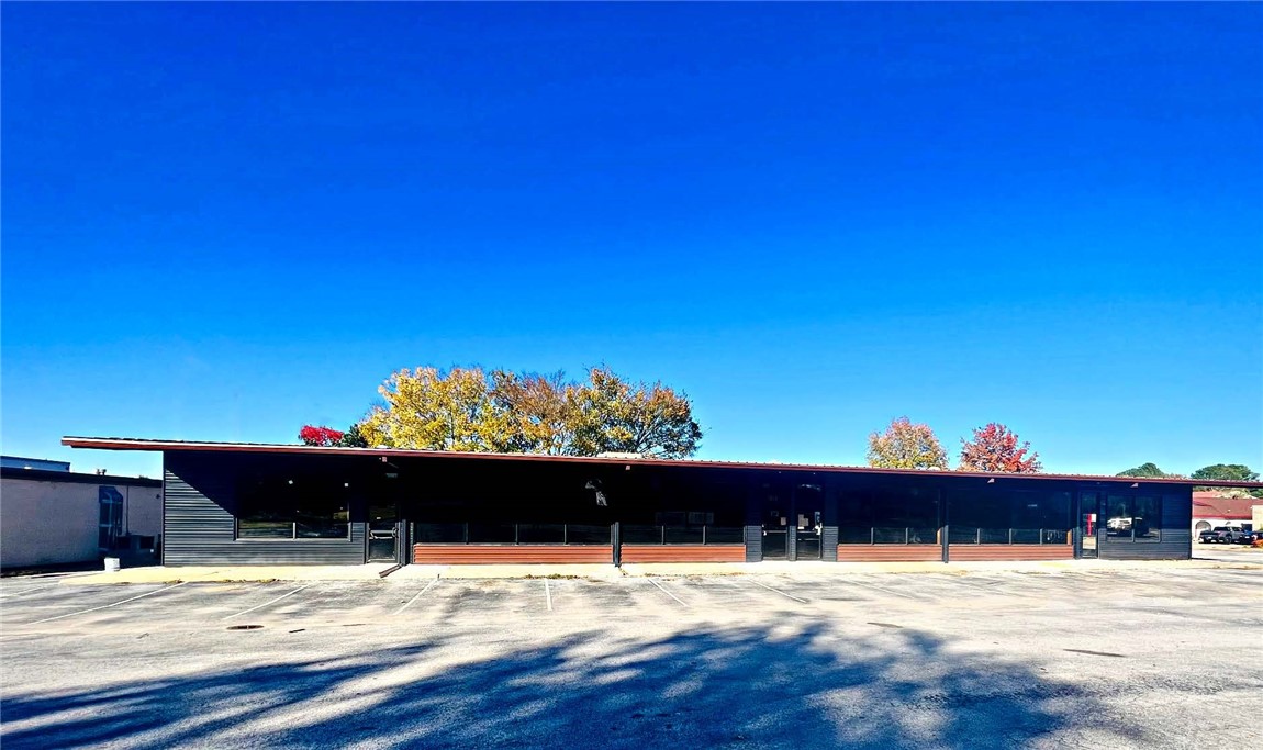 College Market Add - Commercial Lease