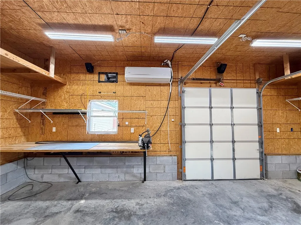 Elm Springs, Arkansas 72762, United States, 4 Bedrooms Bedrooms, ,4 BathroomsBathrooms,Residential,Active,205045