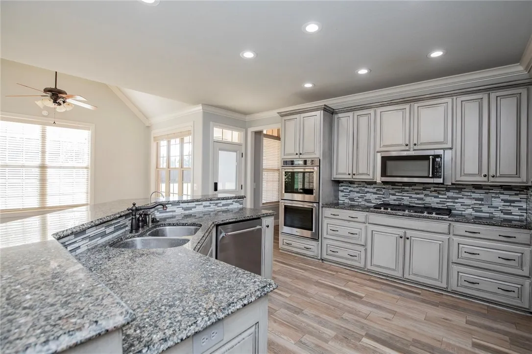 Elm Springs, Arkansas 72762, United States, 4 Bedrooms Bedrooms, ,4 BathroomsBathrooms,Residential,Active,205045