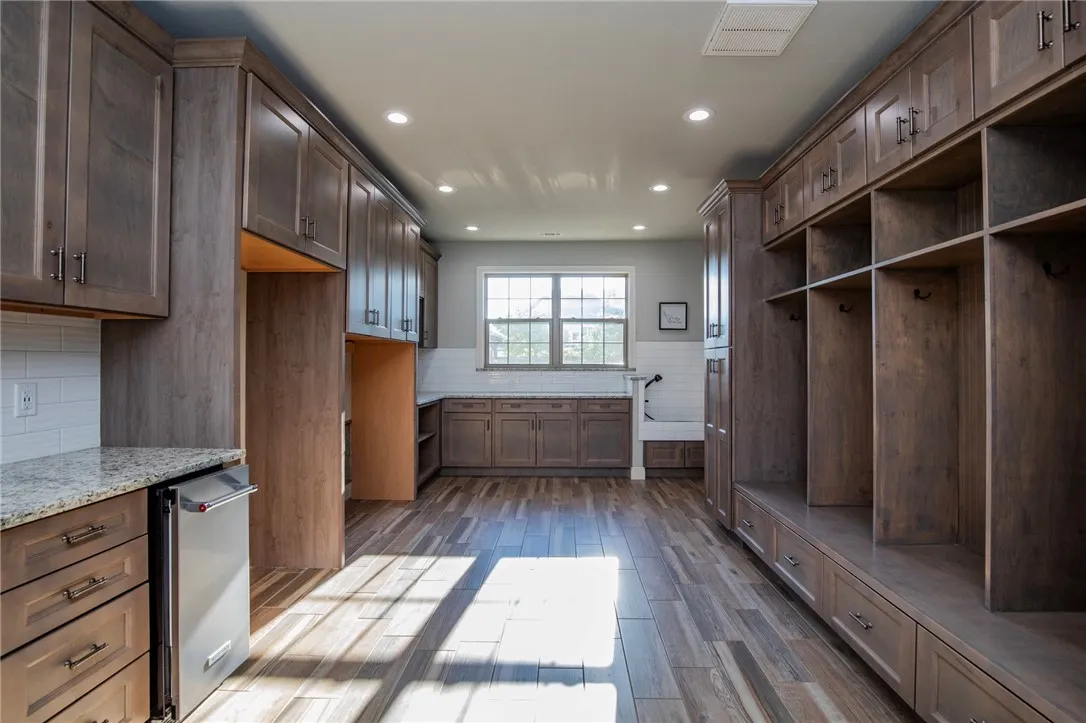 Elm Springs, Arkansas 72762, United States, 4 Bedrooms Bedrooms, ,4 BathroomsBathrooms,Residential,Active,205045