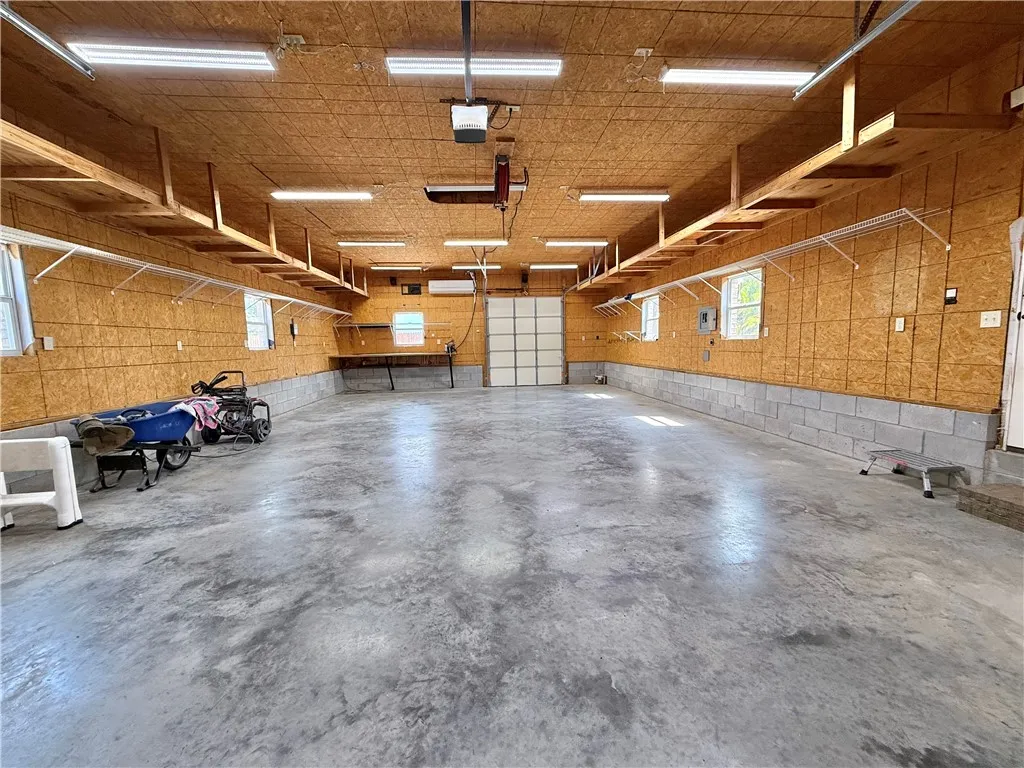 Elm Springs, Arkansas 72762, United States, 4 Bedrooms Bedrooms, ,4 BathroomsBathrooms,Residential,Active,205045