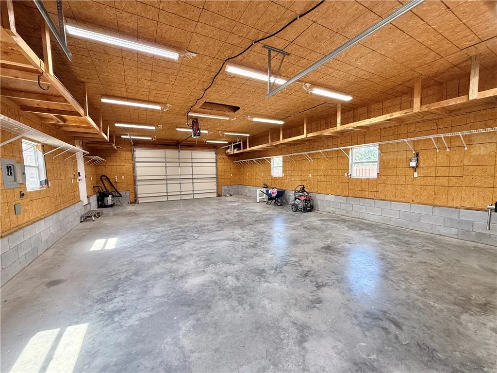 Elm Springs, Arkansas 72762, United States, 4 Bedrooms Bedrooms, ,4 BathroomsBathrooms,Residential,Active,205045