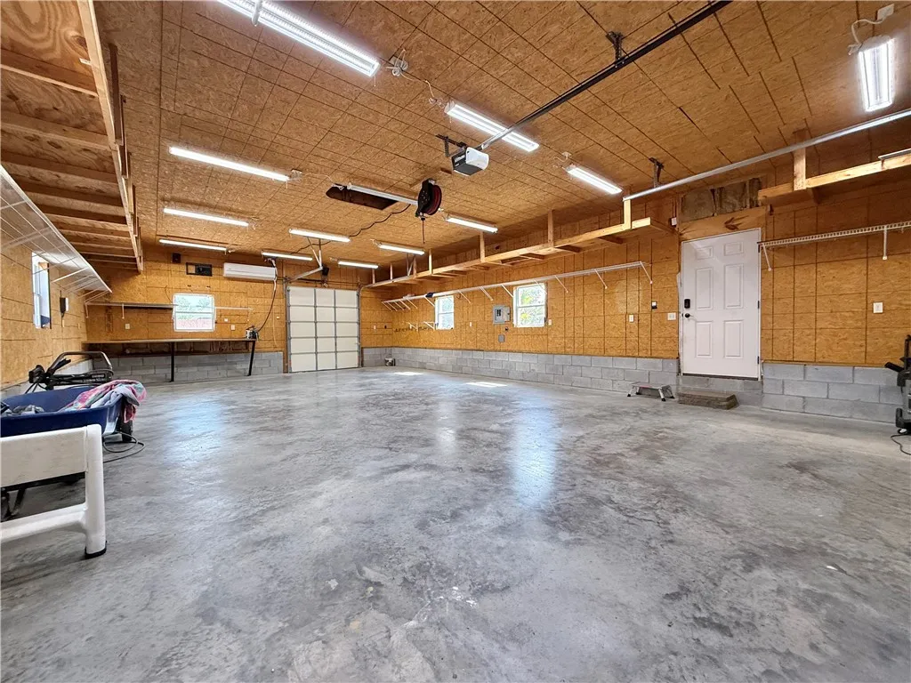 Elm Springs, Arkansas 72762, United States, 4 Bedrooms Bedrooms, ,4 BathroomsBathrooms,Residential,Active,205045