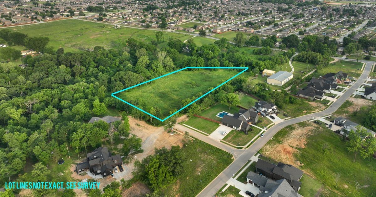 An incredible chance to own or develop over 4 acres of land in one of the fastest-growing cities in the state, Bentonville! The bike trail master plan shows that a trail is to be located on Town Vu. Also, the neighboring property will soon begin digging trails on their land for public use. Excellent location; quick drive to parks, trails, food, & shopping. Just 12 minutes from Crystal Bridges Museum, the Amazeum, the Momentary, 8th Street Market, and the upcoming Walmart Home Office! Nestled behind the Luxury new construction Neighborhood, Autumn Hills.