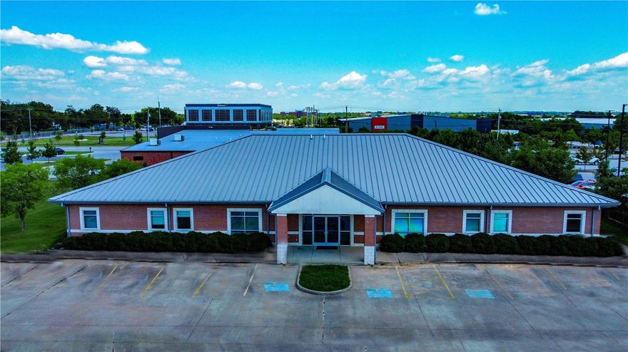 Excellent opportunity for an investor or future owner user to purchase a free-standing office building in Bentonville.  Close proximity to Walmart HQ,  Downtown Bentonville, retail, and bike trails. Premises is currently leased through 10/31/2024 by single tenant.