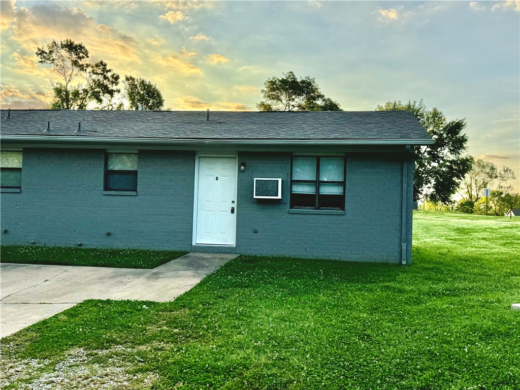 Short bike ride to Coler Park or Downtown Bentonville. 2 bedroom 1 bath unit, wood style flooring through main living area and carpet in bedrooms. washer/dryer hook ups. Lawn care included.