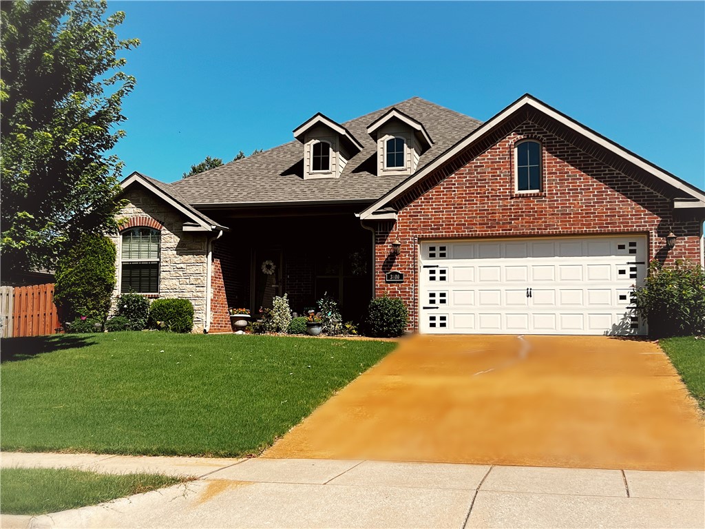 Charming, well maintained, 4 BR, single level brick home in a convenient location. Easy walking distance to Bentonville elementary school. This home has a large extended back patio with cedar wood pergola for extended outdoor living. Granite kitchen, 5 Burner gas range, pantry, updated lighting with split floor plan. Primary bedroom with soaking tub, separate shower and a very large primary closet.