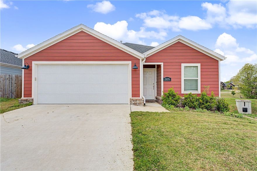 Cute, like new three-bedroom, two bath home in west Fayetteville. Perfect for the buyer who is looking for a low maintenance home with close proximity to everything NWA has to offer. The house is located on a cul-de-sac with plenty of room to play or entertain! Stainless steel appliances, light neutral wall and floor colors, lots of natural light and an open floor plan makes this home easy to envision yourself living in! Tenant occupied through 7/31 at $1900/month.