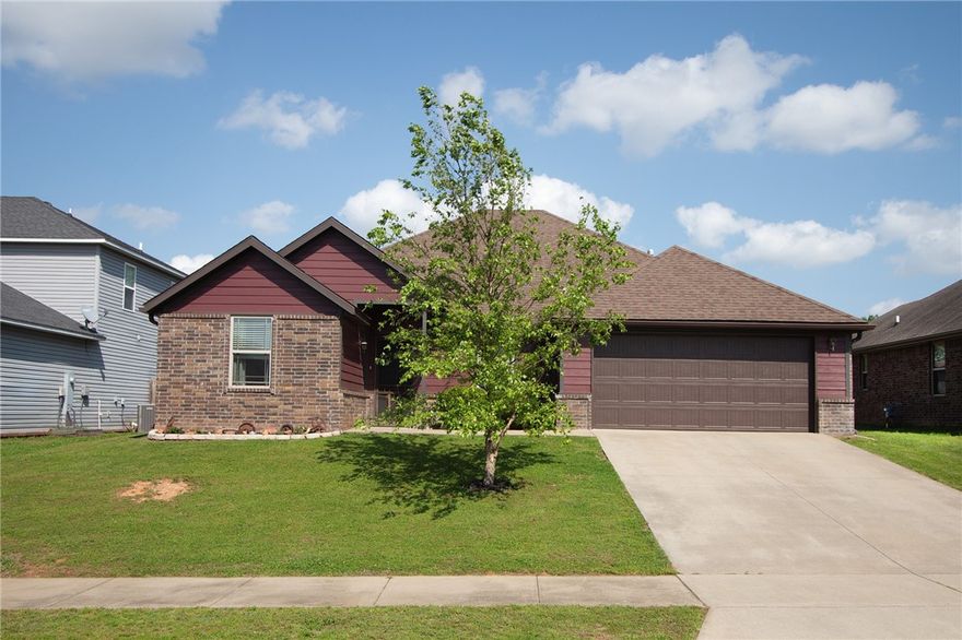 $3500 preferred lender credit!!! This well-maintained four-bedroom, two-bathroom home is conveniently located just 5 miles (an 11-minute drive) from the New Walmart Home Office Campus. Built in 2015, this 1,800 sq. ft. residence features a split floor plan, offering privacy and space for the whole family. The open layout seamlessly connects the living room, dining area, and eat-in kitchen, making it ideal for entertaining. The kitchen is equipped with granite countertops for a modern touch. Enjoy the large backyard, enclosed by a wood privacy fence, complete with a fire pit—perfect for gatherings. The master suite includes a walk-in shower and a soaking tub. This property is priced to sell and is in excellent condition, reflecting careful upkeep. Don’t miss this opportunity to own a comfortable home in a prime location. Schedule a showing today!