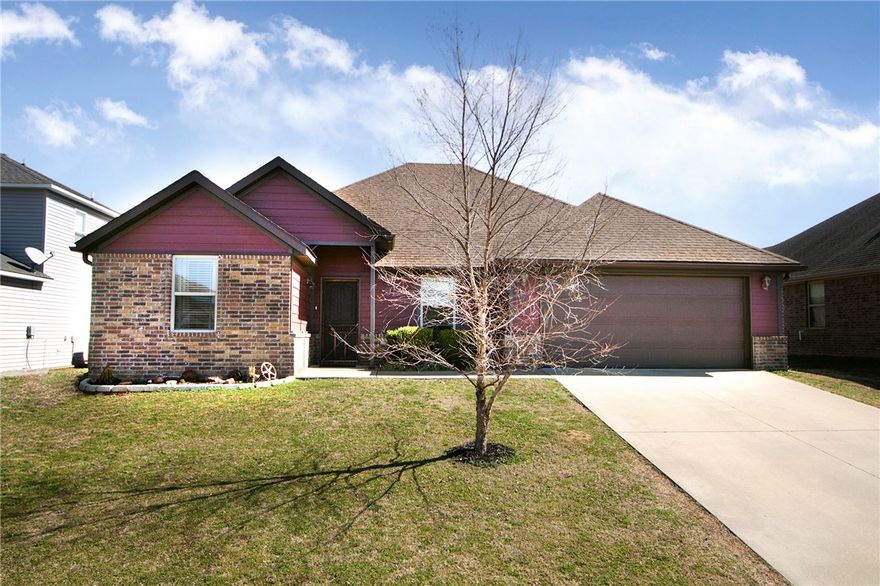 $3500 preferred lender credit!!! This well-maintained four-bedroom, two-bathroom home is conveniently located just 5 miles (an 11-minute drive) from the New Walmart Home Office Campus. Built in 2015, this 1,800 sq. ft. residence features a split floor plan, offering privacy and space for the whole family. The open layout seamlessly connects the living room, dining area, and eat-in kitchen, making it ideal for entertaining. The kitchen is equipped with granite countertops for a modern touch. Enjoy the large backyard, enclosed by a wood privacy fence, complete with a fire pit—perfect for gatherings. The master suite includes a walk-in shower and a soaking tub. This property is priced to sell and is in excellent condition, reflecting careful upkeep. Don’t miss this opportunity to own a comfortable home in a prime location. Schedule a showing today!