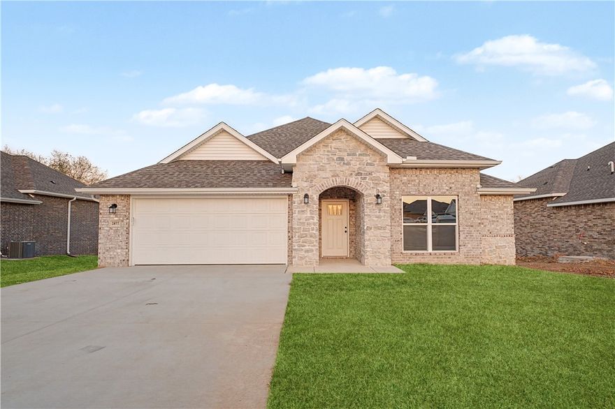 This 3 bed, 2 bath 1714 square foot floor plan is
customizable to your needs. Take your pick from a flexible
living space, coffee bar, or pocket office in this 1,700-
square-foot home. The ability to choose from structural
options to best suit your lifestyle makes this house a
home! With an open-concept living space and covered
patio, this house is perfect for entertaining. Complete with
a large primary suite with dual closets!
Taxes are subject to change based on new construction.