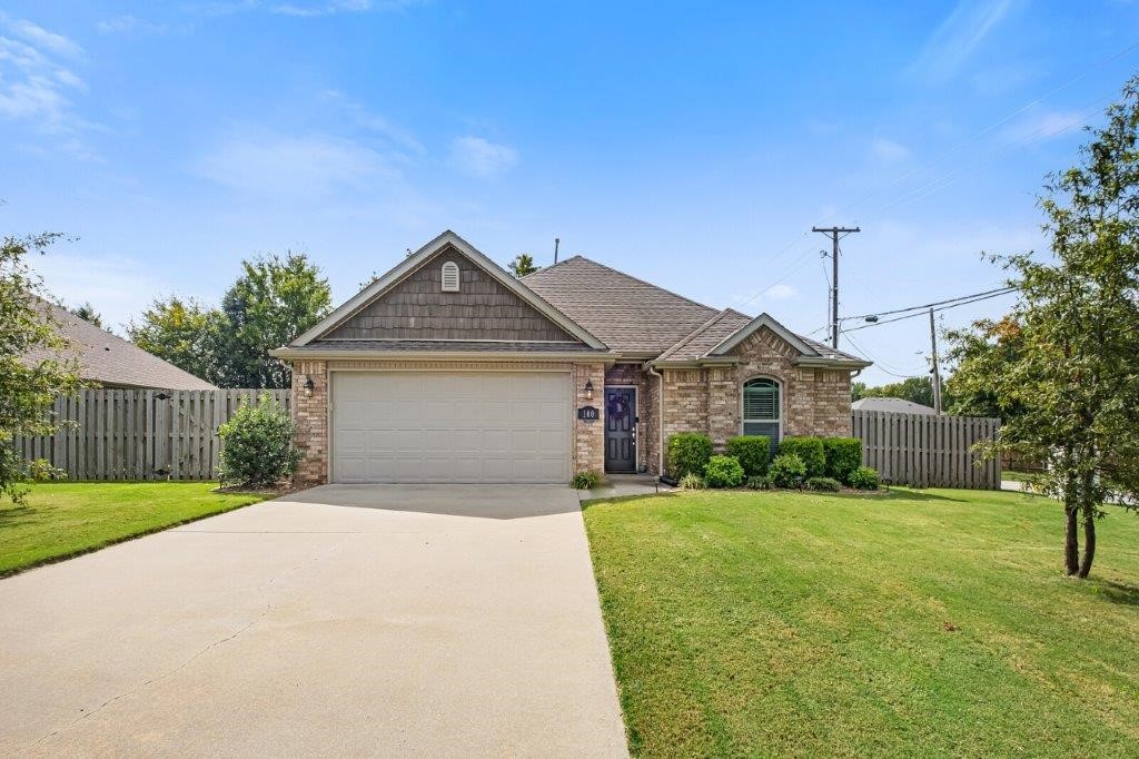 Nicely maintained all brick home located on a corner lot in Bellewood S/D. This split floor plan features a large open backyard with covered patio, large trees and firepit for entertaining. Granite, stainless steel appliances, pantry and eat-in-kitchen. Close to everything that Centerton/Bentonville has to offer!