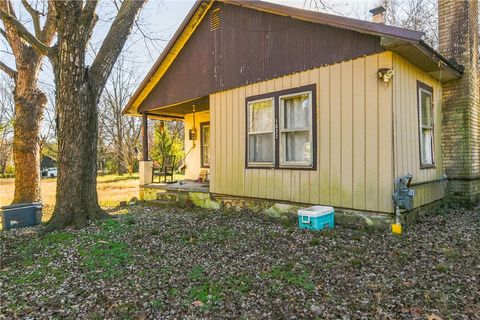 Photo of 1022 Ridge Avenue, Harrison, AR 72601 (MLS # 1330382)