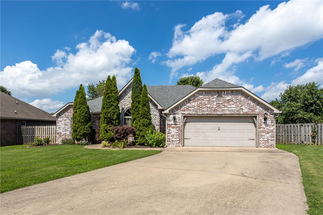 There are under fifteen reasons why youāll love Flyer Homes latest listing. Under fifteen minute drive to XNA. Under fifteen mins to historic Downtown Bentonville, to Crystal Bridges Museum and to Coler Mountain Bike Preserve. Under fifteen mins the new Walmart Home Office campus, the Alice L Walton School of Medicine, and to huge live shows at the AMP. It's even under fifteen minutes to walk to your elementary AND middle schools right from your front door. The Riverwalk Farm Estates subdivision is not just highly desired for its centralized location, but also for the nearby amenities, like the Little Osage Creek Trail that connects to popular Creekside Park, with its pickleball courts, splash pad, and playgrounds, and close access from there to the rest of the Bentonville trail system. The well-maintained home has great curb appeal and is move in ready. An open floor plan, big rooms with high ceilings, all ready for your final touches. Plus a new roof in 2024. Come see it all for yourself today!