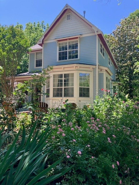 Located in the Washington-Willow Historic District, this 3 bedroom, 2.5 bath home blends historic charm and modern convenience. Walking distance to University of Arkansas main campus, Ozark Natural Foods, Washington Elementary School, and Fayetteville downtown square/Dickson Street. Perfect for U of A faculty and staff or graduate students. Recent updates include new gas stove and microwave, washer and dryer, central AC/heat, energy efficient windows, and beautiful wood floors. An open plan kitchen, dining, and living area provide ample space for family and friendly gatherings. Master suite features an ensuite bathroom and walk-in closet. Two additional spacious bedrooms or home office spaces upstairs with lots of natural light. Other features include a fenced backyard, carport, and newly constructed four-season porch. Enjoy this home's serene creekside setting as well as its proximity to the Razorback bike trail and downtown Fayetteville amenities. Available for lease beginning August 15.