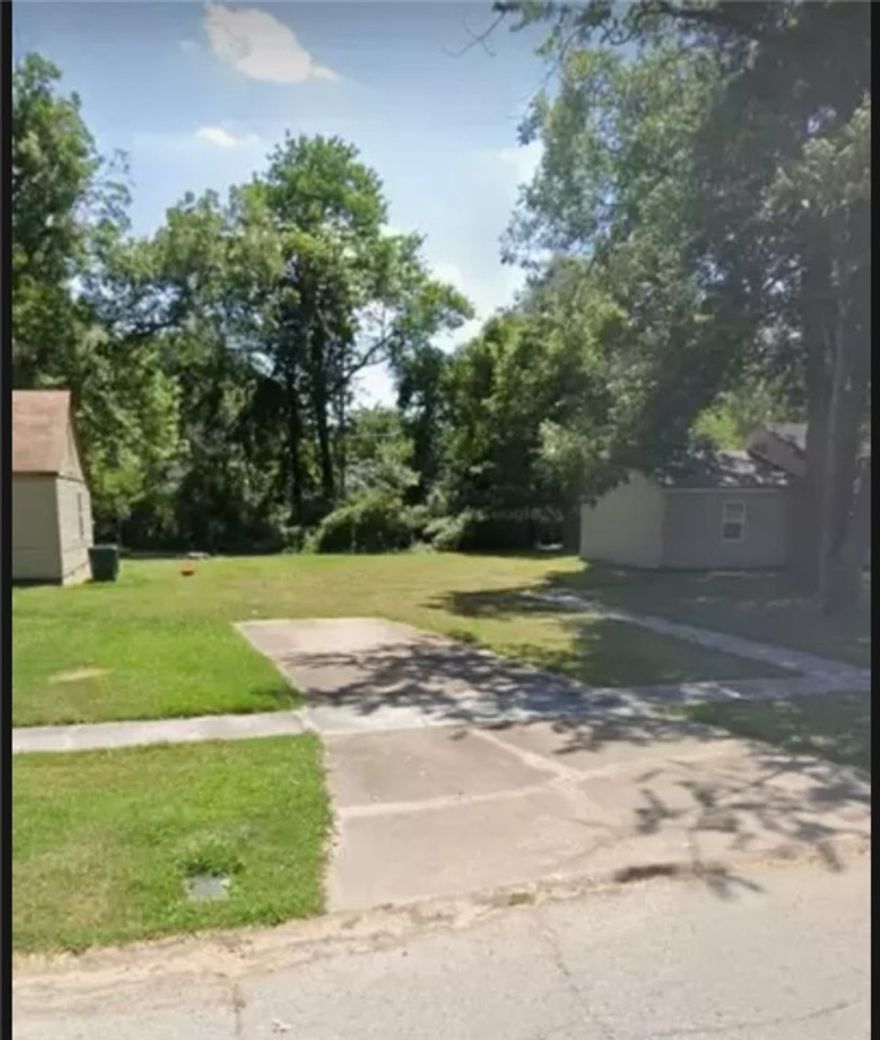 Build a new home on this .19 (+/-) acre lot in Blytheville, Arkansas of Mississippi County. It is just minutes from local amenities. It is also just West of the Mississippi River and North of Memphis, Tennessee. Property conveys with a Limited Warranty Deed. Owner Financing is not available. Call or text today for more information.