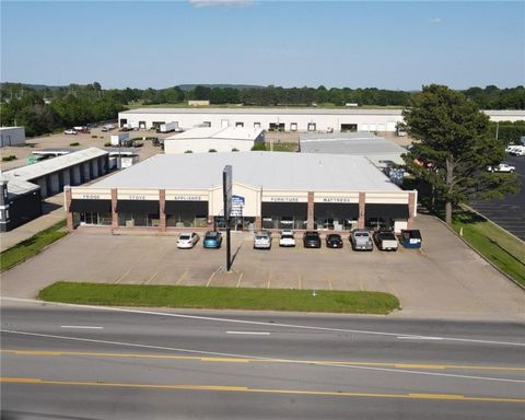 2407 S Thompson Street Springdale AR 72764
