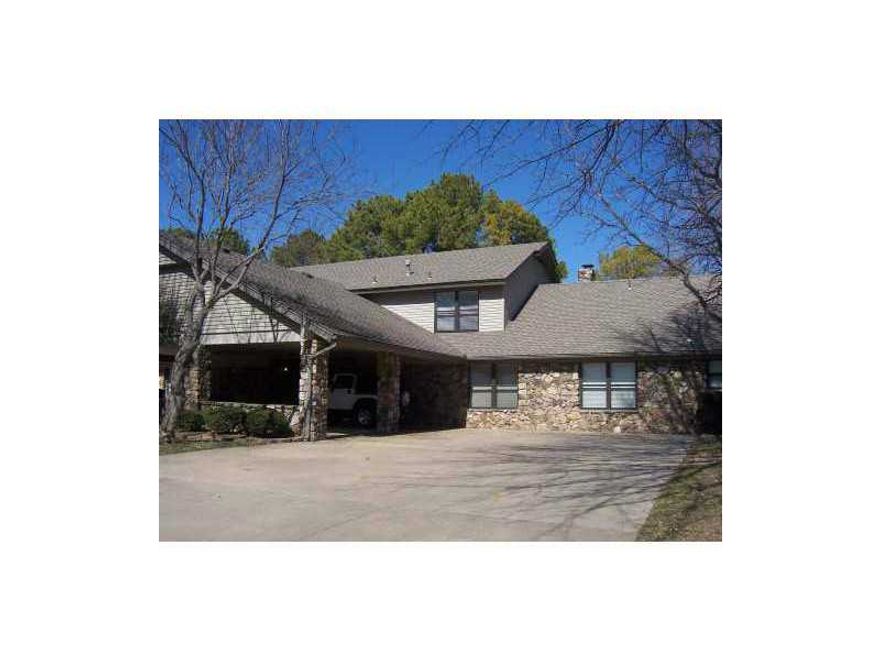 3 Bed / 2 Bath condo on Paradise Valley Golf course. Golf course view, back deck and back patio. Covered carport.