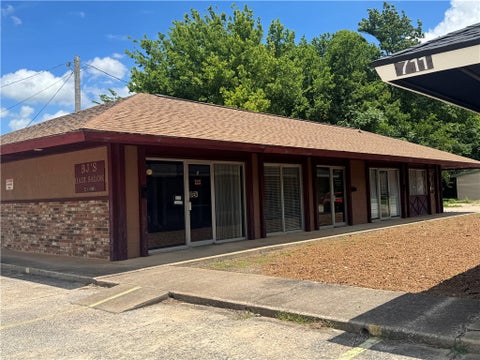 Photo of 711 Mount Olive Street 4,5,6 & 7 #4,5,6 & 7, Siloam Springs, AR 72761 (MLS # 1353976)
