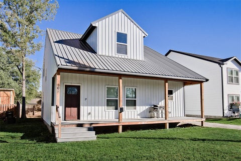 Photo of 108 W Thurman Street, Prairie Grove, AR 72753 (MLS # 1365684)