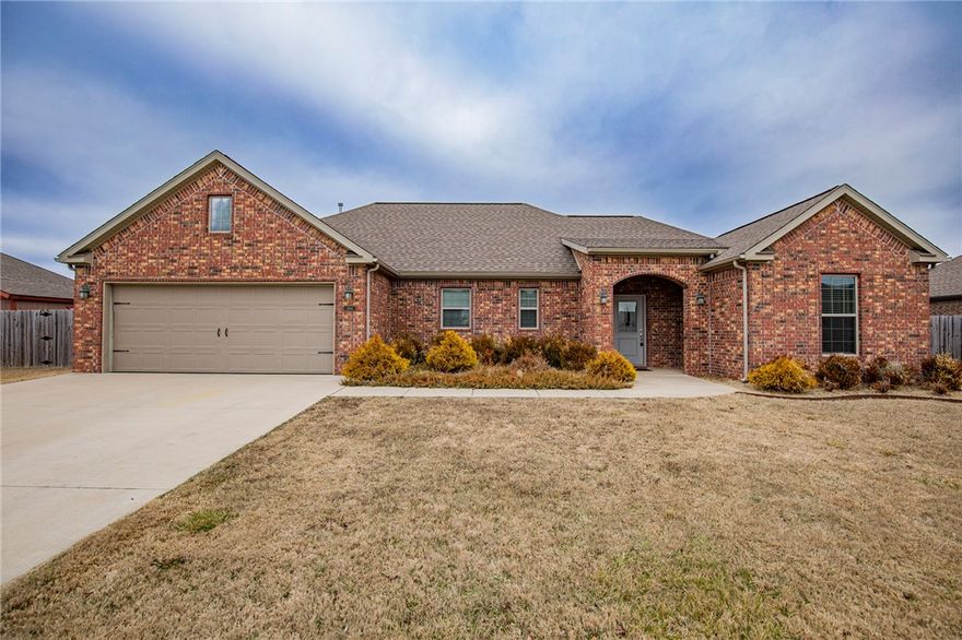 Beautiful home in Pea Ridge. 3 bedroom 2 bath home with split floor plan. Wood style tile flooring through main living area, carpet in bedrooms, granite counters in kitchen and baths, gas fire place in living room, fenced back yard with covered patio.