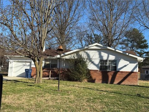 Photo of 1155 S Dogwood Street, Siloam Springs, AR 72761 (MLS # 1333015)