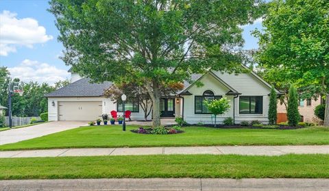 Photo of 2911 N Charleston Xing, Fayetteville, AR 72703 (MLS # 1343841)