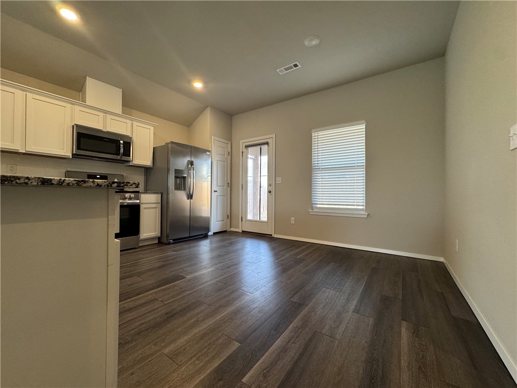 Willow Creek Ph 1 Rogers - Residential Lease