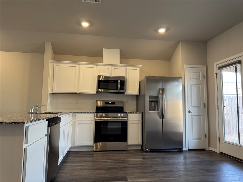 Willow Creek Ph 1 Rogers - Residential Lease